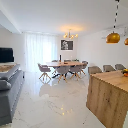 Villa Divinus *
