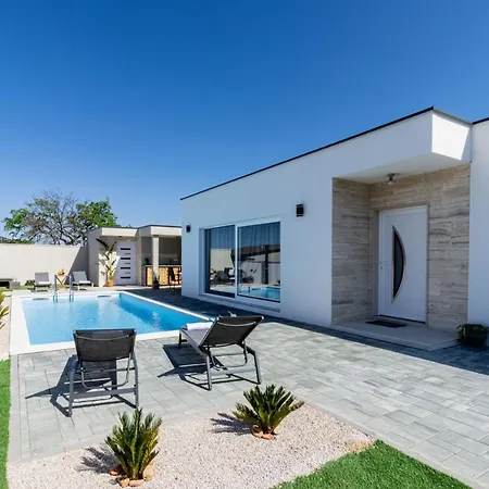 Villa Divinus *